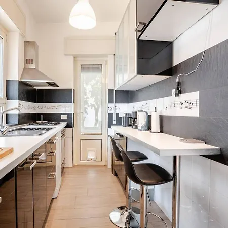 Gemelli - Black&white Urban Loft Apartment *