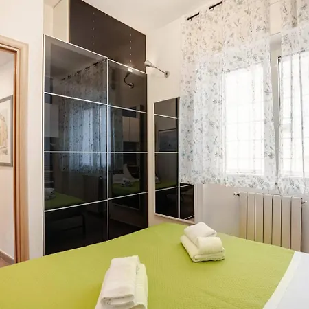 Gemelli - Black&white Urban Loft Apartment Rome